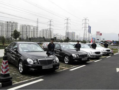 成都租車旅游代駕詳細業務